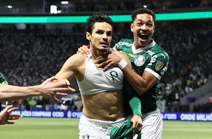 Flamengo y Palmeiras protagonizarán la séptima final entre equipos brasileños Raphael Veiga (i) y Vitor Roque, de Palmeiras, celebran un gol en el partido de vuelta por la semifinal de la Copa Libertadores ante Liga de Quito en el estadio Allianz Parque, en Sao Paulo (Brasil). EFE/Isaac Fontana