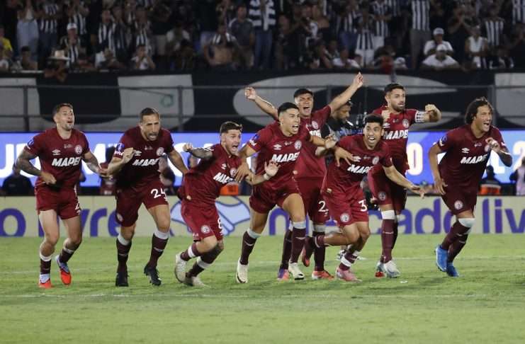 0-0. Lanús derrota a Atlético Mineiro en penaltis y conquista su segunda Sudamericana Jugadores de Lanús celebran al ganar la serie de penaltis en la final de la Copa Sudamericana. EFE/ Mauricio Dueñas Castañeda