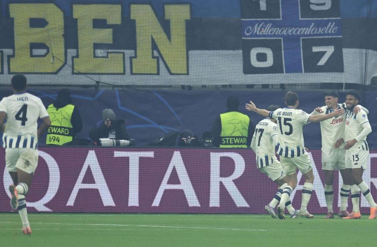 El jugador del Atalanta Ederson (d2) celebra el 0-2 durante el partido de la UEFA Champions League que han jugado Eintracht Frankfurt y Atalanta, en Alemania. EFE/EPA/RONALD WITTEK