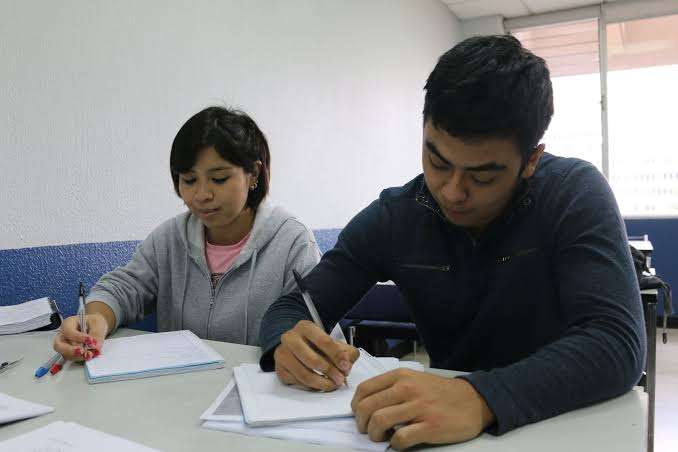 De las aulas al empleo: así avanza el programa de becas de inglés técnico