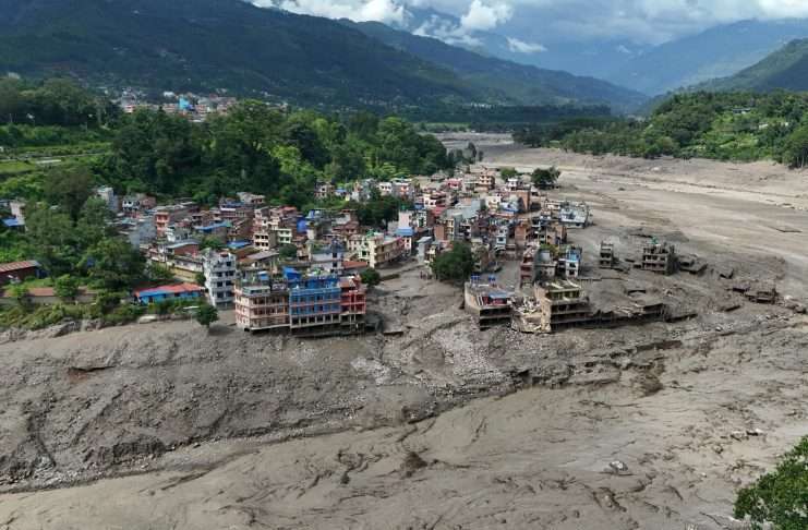 Nepal atribuye a un terremoto el origen de la riada masiva en la frontera con China