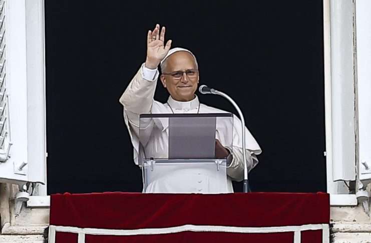 El papa vuelve ante los fieles y cuenta sus planes tras la operación
