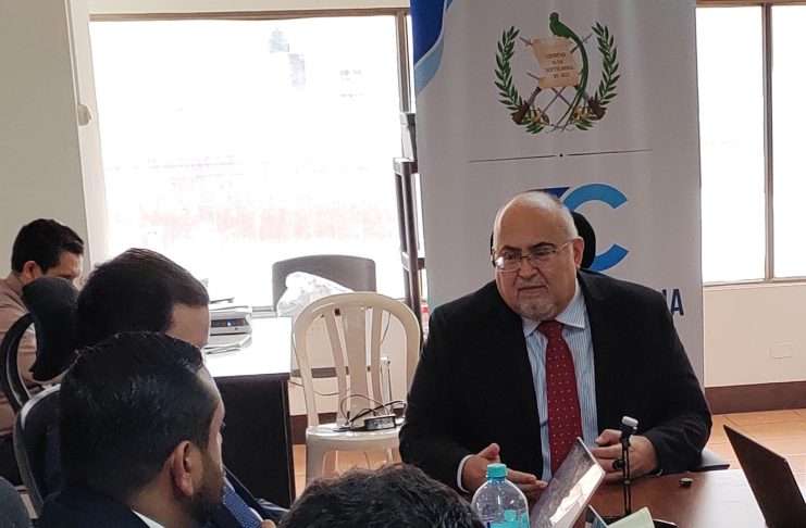 Con dos votos, Carlos Federico Ortiz es electo superintendente de Competencia