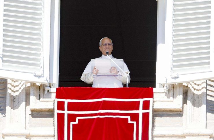El papa León XIV anuncia una operación y pide a los fieles que oren por él