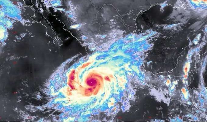 Huracán Simón alcanza categoría 4: estas son las zonas de mayor peligro en México
