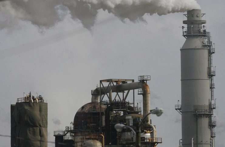 Petróleo registra su mayor precio en un mes ante la escalada de ataques en Oriente Medio